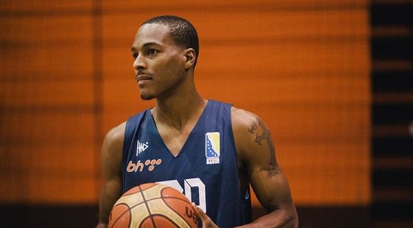 Alex Renfroe, base de Bosnia