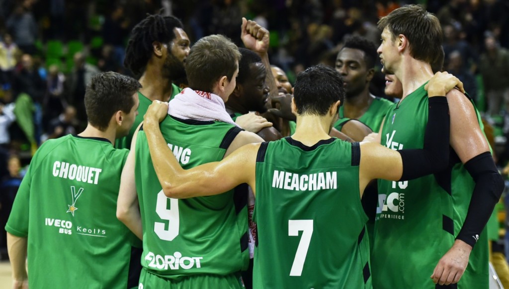 La plantilla del ASVEL celebrando una victoria