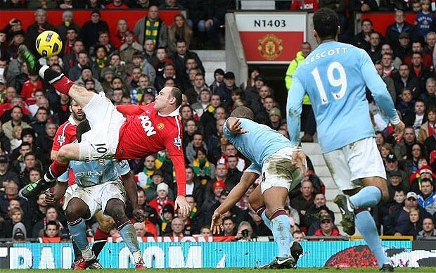 Rooney fue el autor de un gol impresionante de chilena en un derbi de Manchester