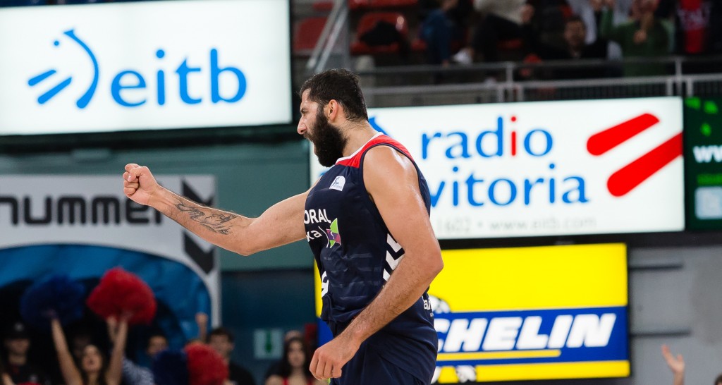 Bourousis, pívot del Baskonia