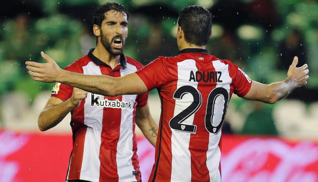 raul-garcia-y-aduriz-celebran-un-gol