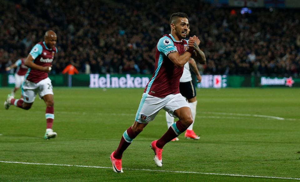 lanzini celebra su gol