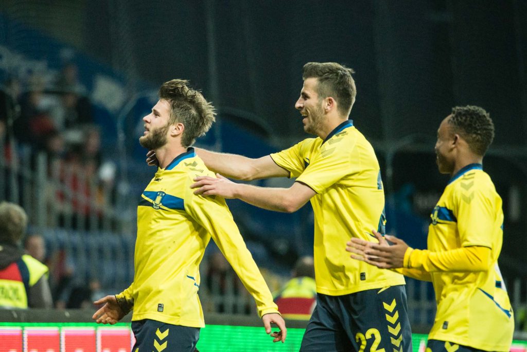 Jugadores Brondby celebrando gol