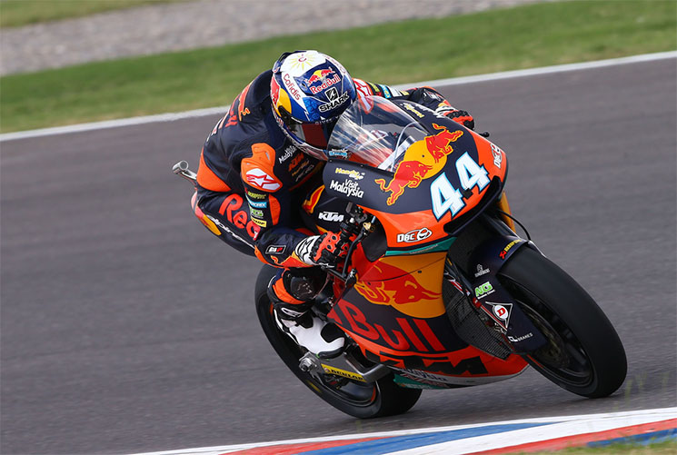 Miguel oliveira encima de su ktm