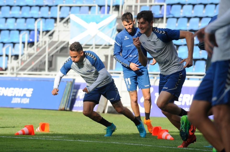 jugadores del tenerife en un entrenamiento del tenerife