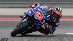 Maverick Viñales exprimiendo su Yamaha en el circuito de las Americas