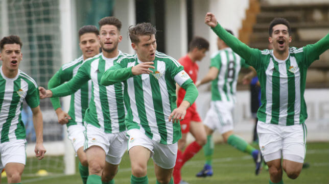 Imagen del último derbi en 2017 que ganó el Betis B