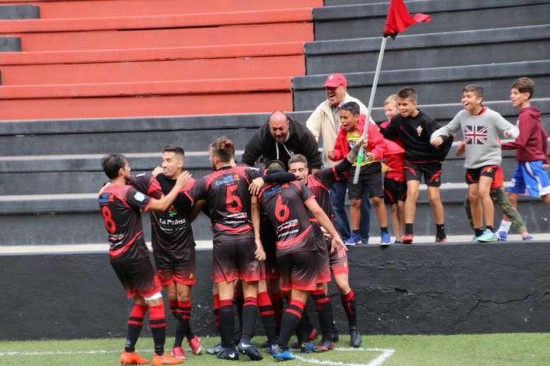 El Mensajero celebrando un gol.