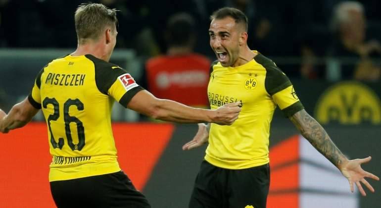 Paco Alcácer celebrando un gol