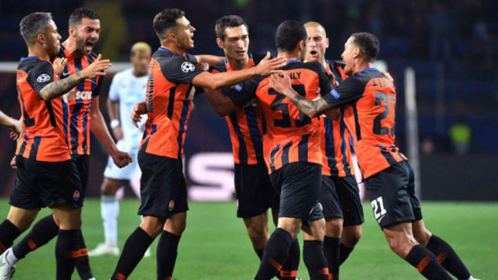 jugadores del shakhtar donetsk celebran un gol al hoffenheim