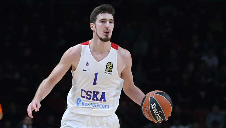 nando de colo durante un partido con cska