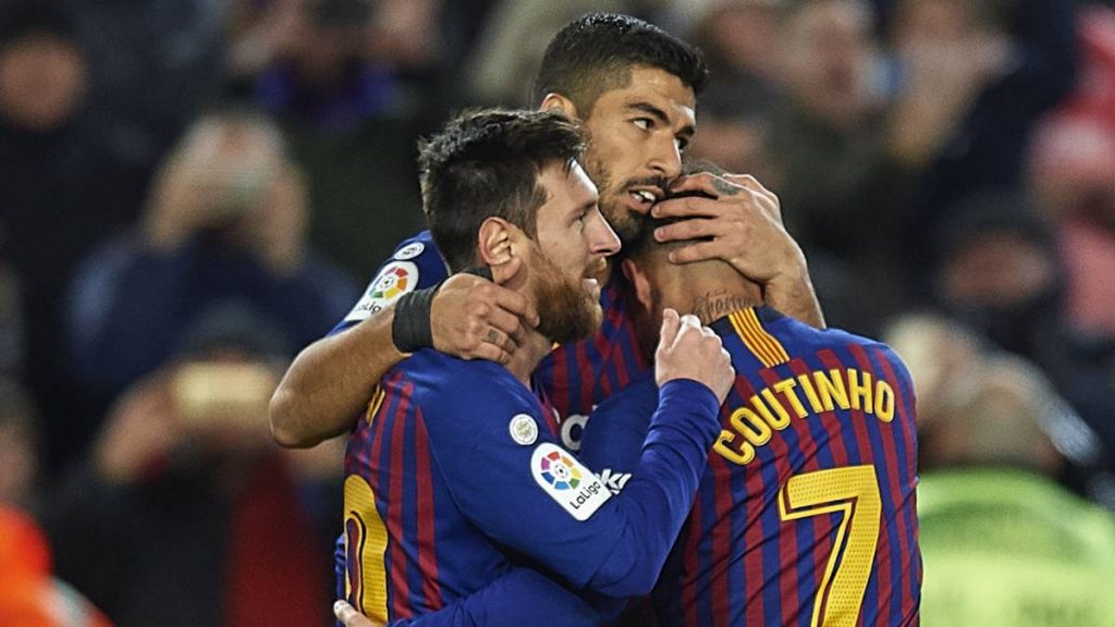 messi luis suarez coutinho celebran un gol del barcelona