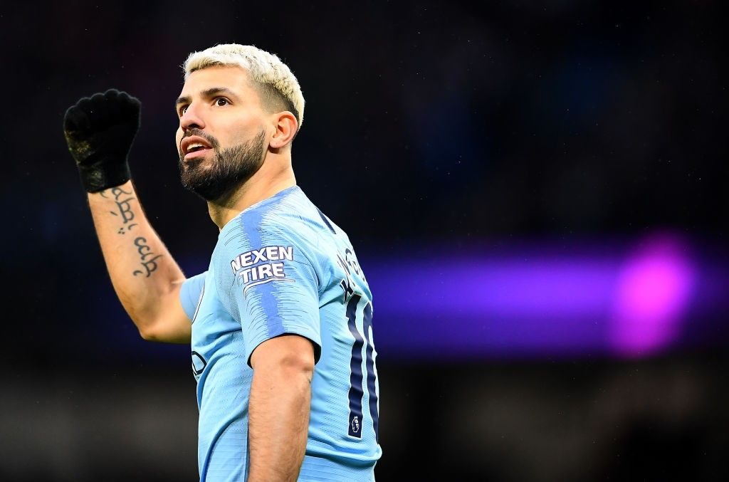 kun agüero en un partido con el manchester city