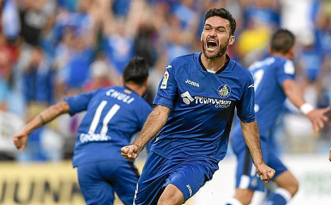 Jorge Molina celebrando un gol