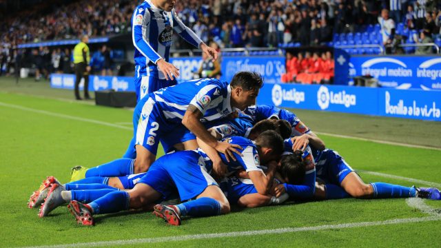 los jugadores del deportivo celebran uno de los goles ante el málaga