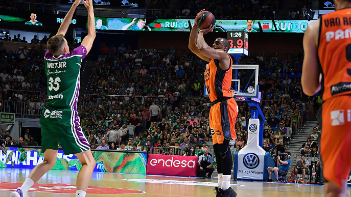 valencia basket y unicaja malaga en el martin carpena en el playoff de liga endesa