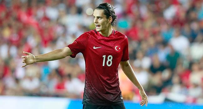 Enes Unal va convocado con Turquía