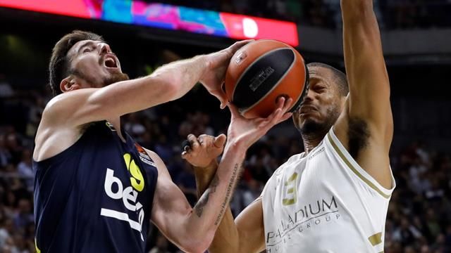 nando de colo con fenerbahce ante el real madrid