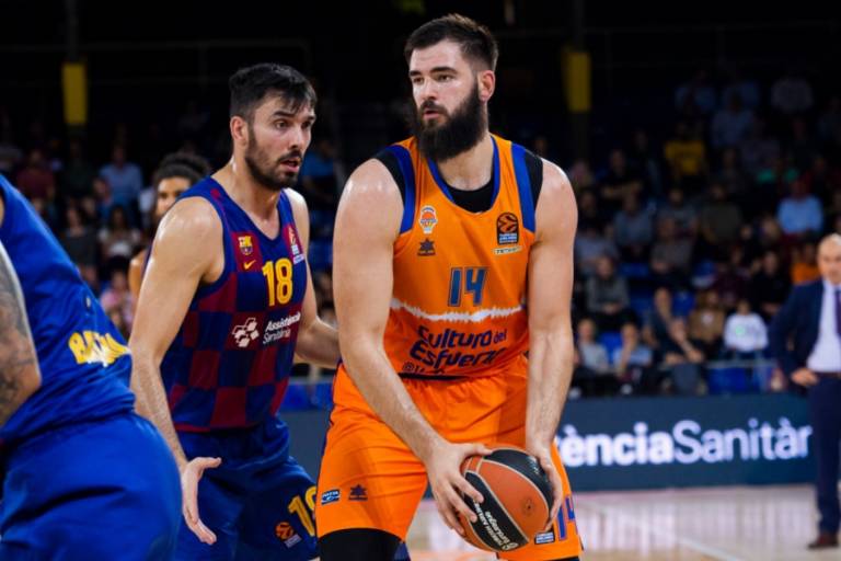 bojan dubljevic con valencia basket contra el barcelona en el palau blaugrana