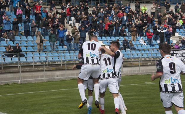 Partido entre el CD Badajoz y el Marbella