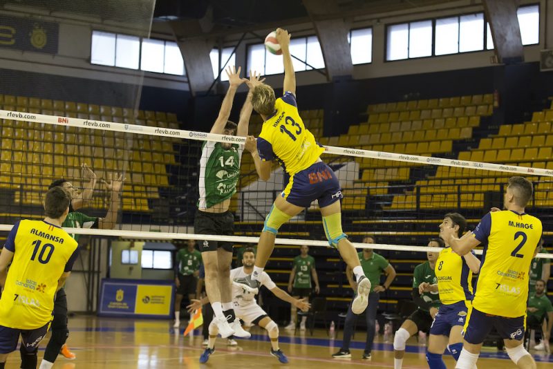 Superliga Masculina: Unicaja Almería - FC.Barcelona y CV Guaguas - Textil Santanderina