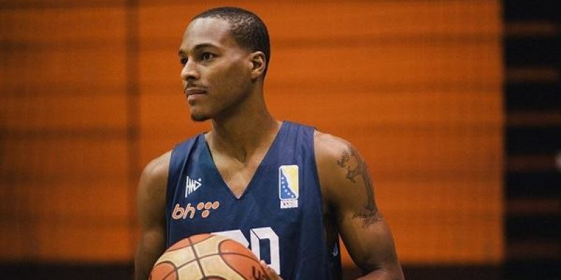 Alex Renfroe, base de Bosnia