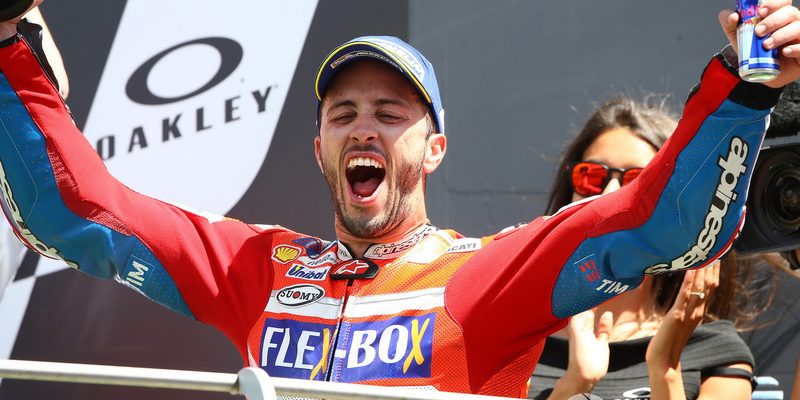 Andrea Dovizioso celebrando la victória la temporada pasada