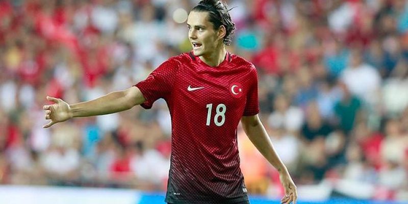 Enes Unal va convocado con Turquía