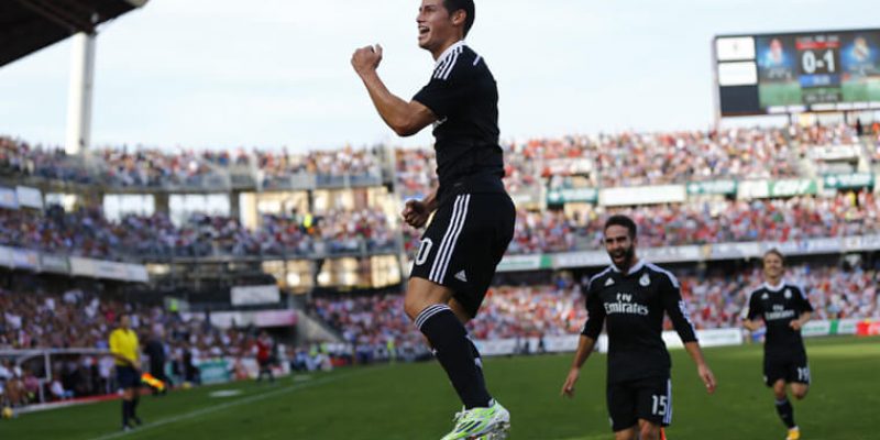 James celebra un gol en Los Cármenes