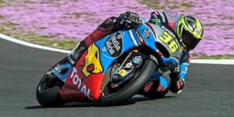 Joan Mir pilotando su Moto2 en pretemporada