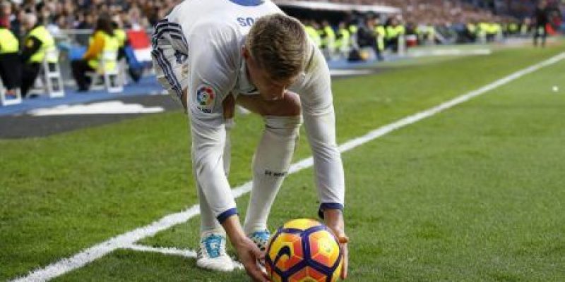 Kroos lanza un córner