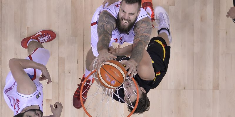 Miroslav Raduljica, pívot titular de Serbia