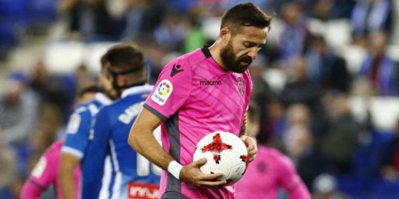 Morales a punto de lanzar frente al Espanyol