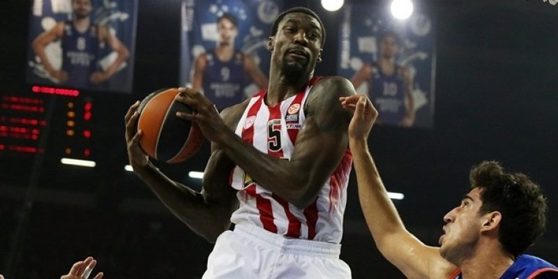 Othello Hunter, pívot del Olympiacos