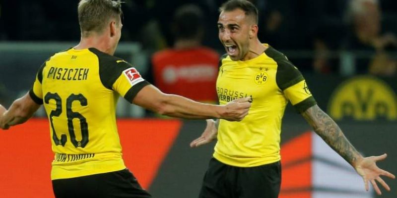 Paco Alcácer celebrando un gol