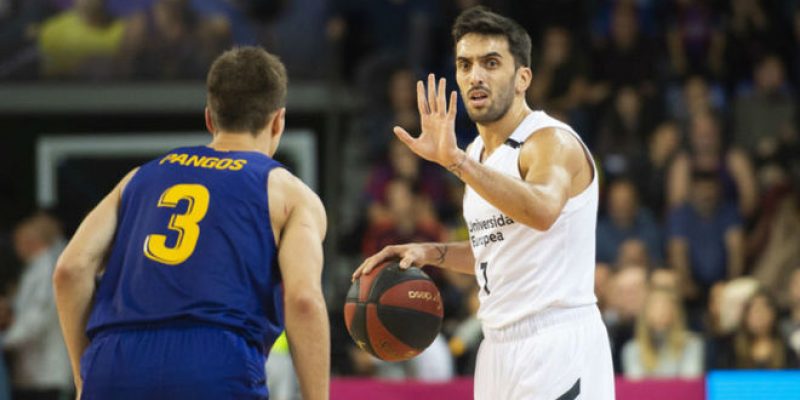 campazzo y pangos durante un real madrid barcelona de baloncesto