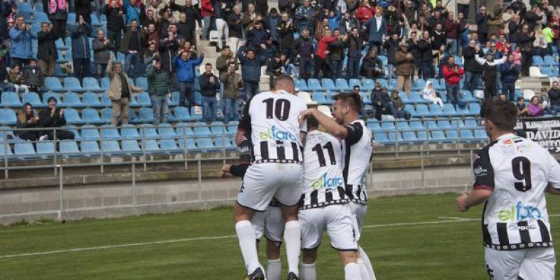 Partido entre el CD Badajoz y el Marbella