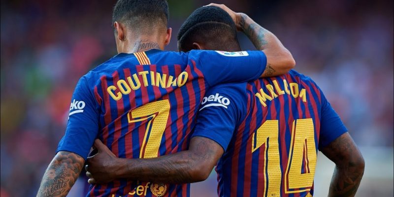 coutinho y malcom celebran un gol con el barcelona