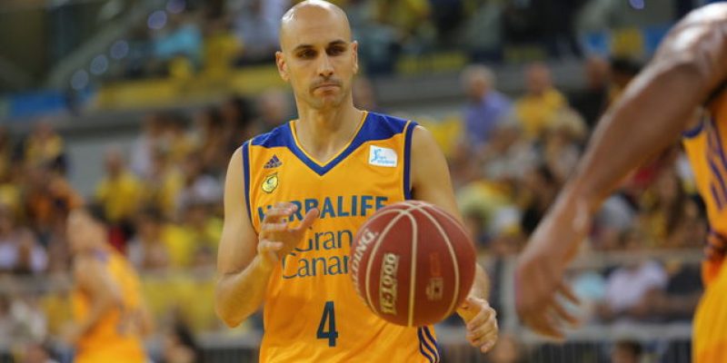 el veterano albert oliver durante un partido de herbalife gran canaria