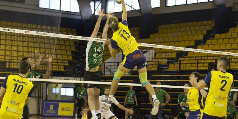 Superliga Masculina: Unicaja Almería - FC.Barcelona y CV Guaguas - Textil Santanderina