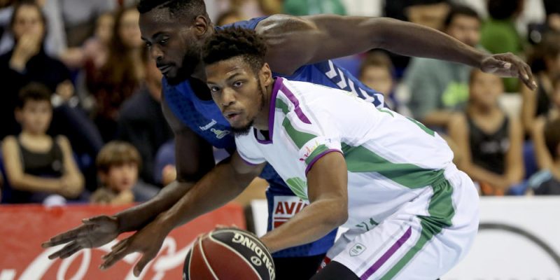 jeff brooks en una jugada unicaja malaga ante delteco gbc