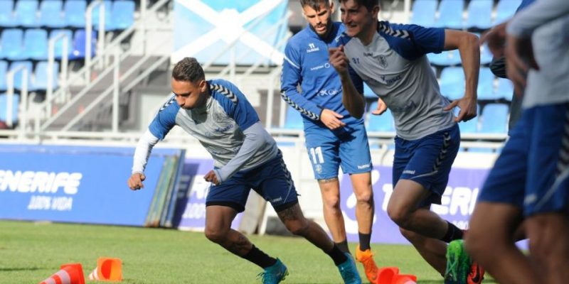 jugadores del tenerife en un entrenamiento del tenerife