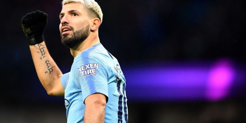 kun agüero en un partido con el manchester city