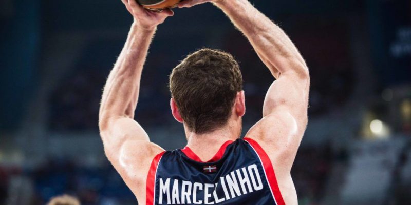 marcelinho huertas durante un partido con baskonia