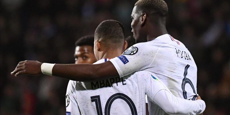 mbappe y pogba en el partido francia moldavia