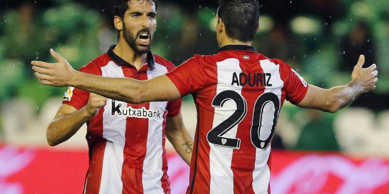 raul-garcia-y-aduriz-celebran-un-gol