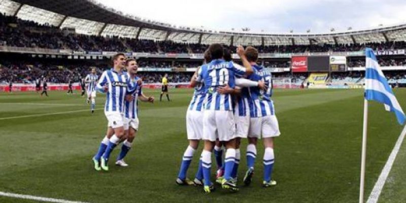 real-jugadores-celebrando-gol-efe_foto610x342