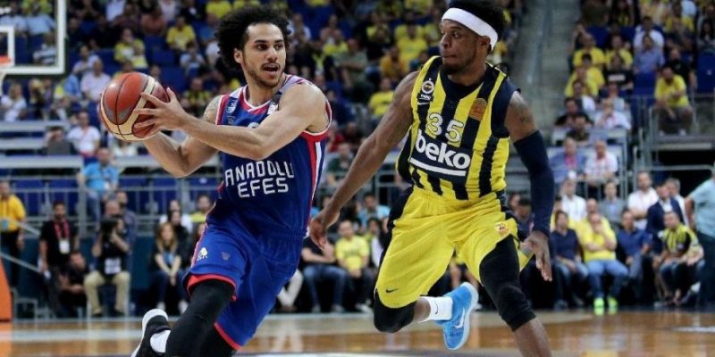 shane larkin y bobby dixon disputan un balon