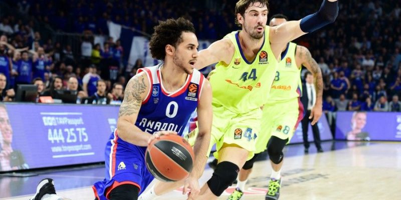 shane larkin y ante tomic durante efes barcelona