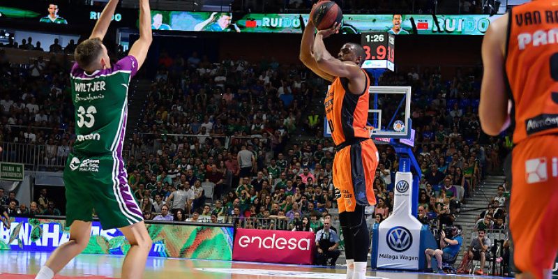 valencia basket y unicaja malaga en el martin carpena en el playoff de liga endesa